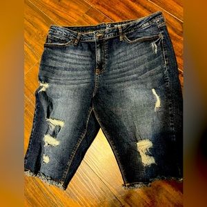 NY&C women’s Bermuda 13 inch jean shirts. Size 20.